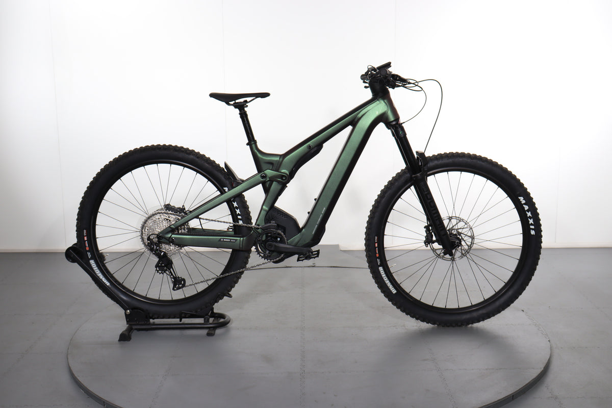 rower elektryczny cannondale jest droższy, ale ma lepszą baterię niż giant giant oferuje lepszą baterię niż cannondale
