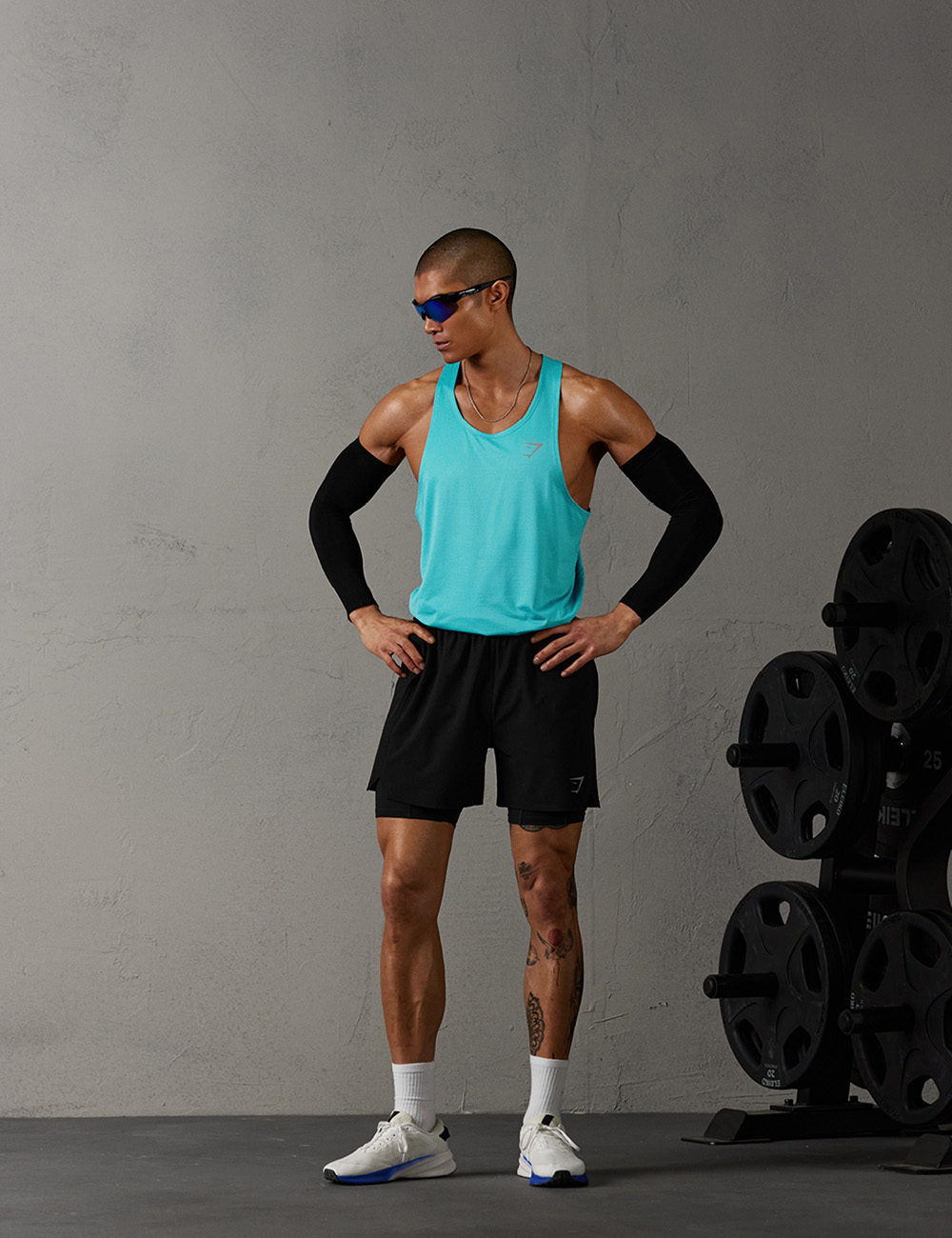 Porównanie opuchniętych nóg przed kompresją i zregenerowanych po