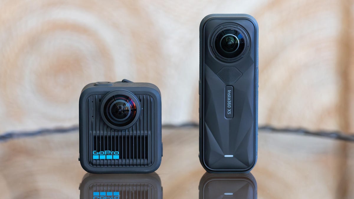 ekran smartfona z podglądem 360 stopni z Insta360 podczas jazdy na rowerze
