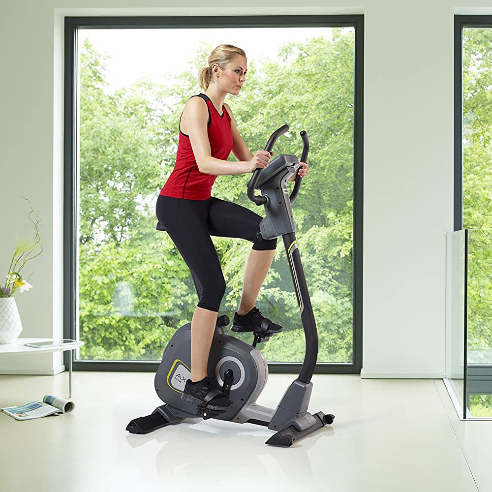 przyciski sterujące na kierownicy roweru Kettler Axos z programami treningowymi