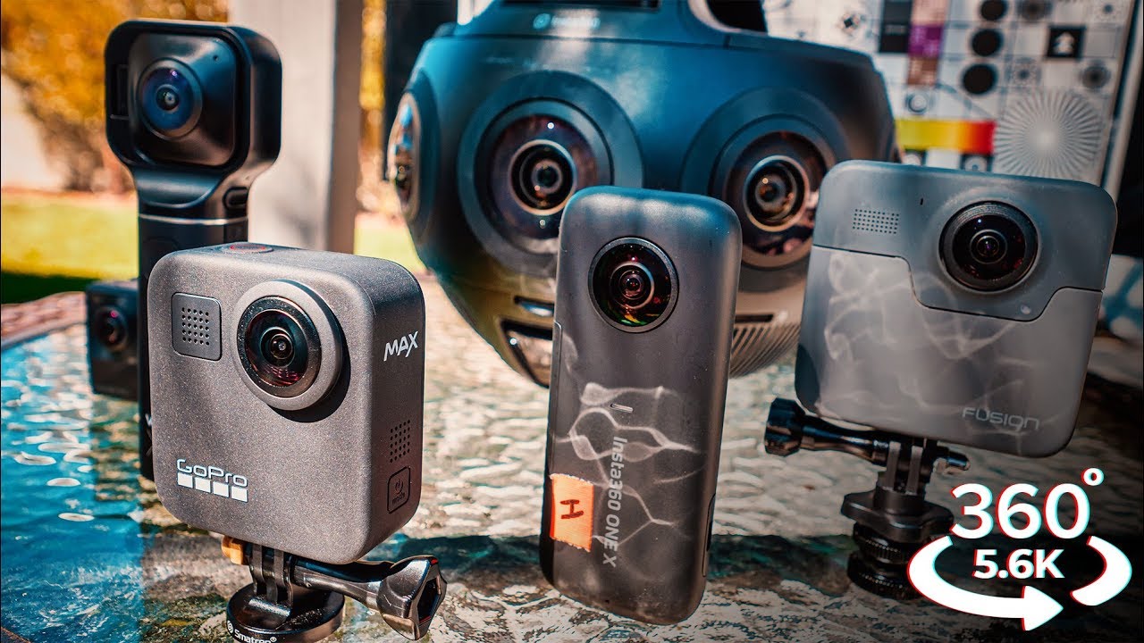 rowerzysta z Insta360 na kasku zjeżdża stromym szlakiem górskim